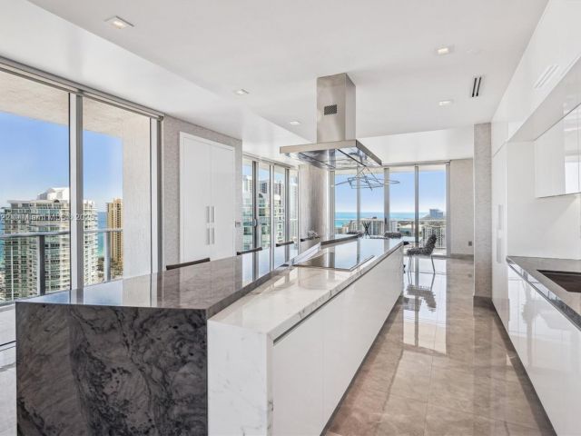 Apartment for rent  Unit #5-UPH04 - photo 6623829