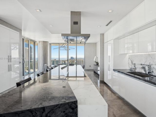 Apartment for rent  Unit #5-UPH04 - photo 6623830