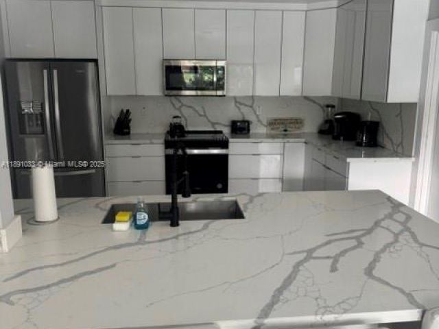 Home for rent at 2856 NW 10th Ave O - photo 7451626