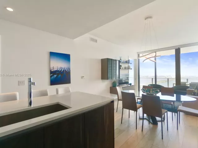 2-bedroom condo for sale in Miami - 480 NE 31st St 4206 - MondialRealty