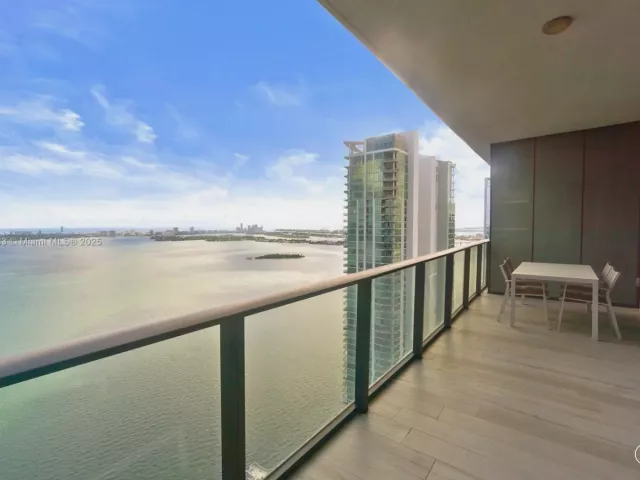 2-bedroom condo for sale in Miami - 480 NE 31st St 4206 - MondialRealty
