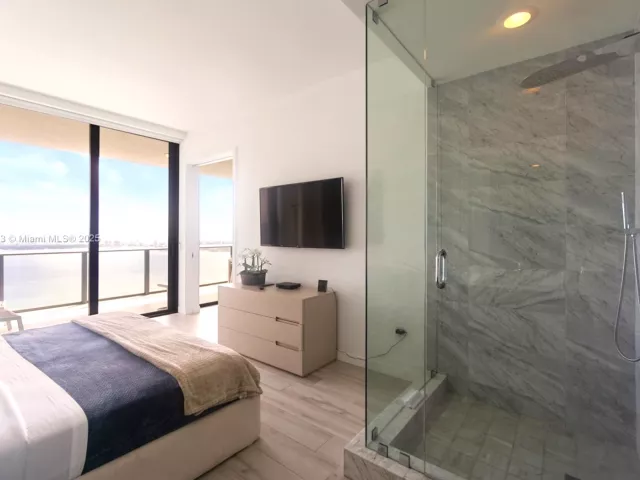 2-bedroom condo for sale in Miami - 480 NE 31st St 4206 - MondialRealty