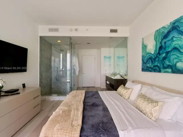 2-bedroom condo for sale in Miami - 480 NE 31st St 4206 - MondialRealty