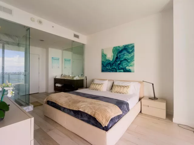 2-bedroom condo for sale in Miami - 480 NE 31st St 4206 - MondialRealty
