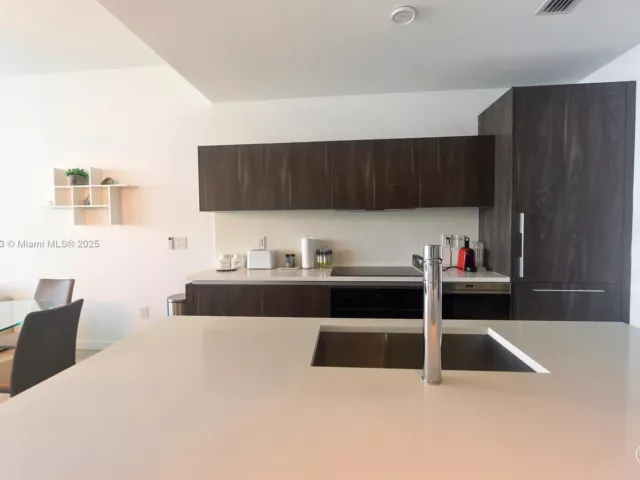 2-bedroom condo for sale in Miami - 480 NE 31st St 4206 - MondialRealty
