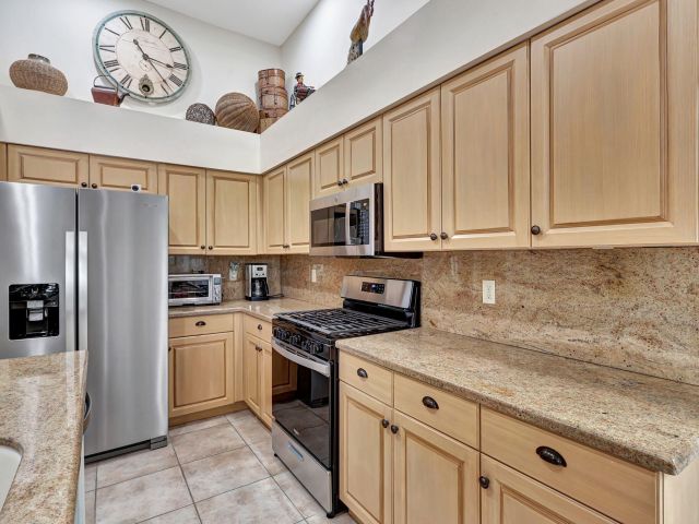 Home for rent at 8671 Falcon Green Drive - photo 6628426