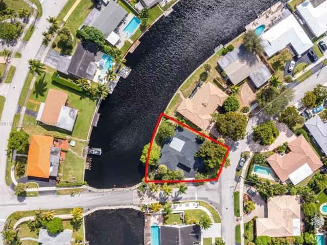 3-bedroom home for sale in Wilton Manors - 2856 NW 10th Ave - MondialRealty
