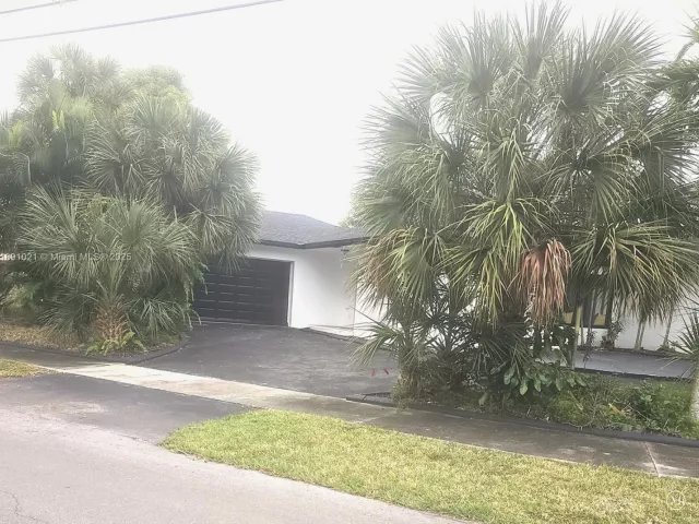 3-bedroom home for sale in Wilton Manors - 2856 NW 10th Ave - MondialRealty