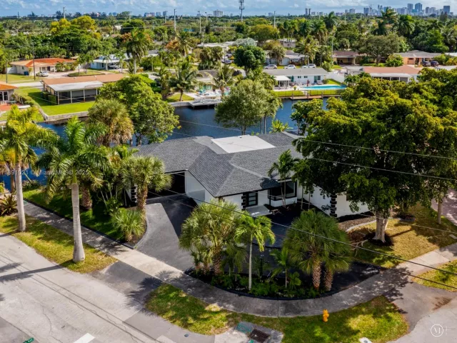 3-bedroom home for sale in Wilton Manors - 2856 NW 10th Ave - MondialRealty