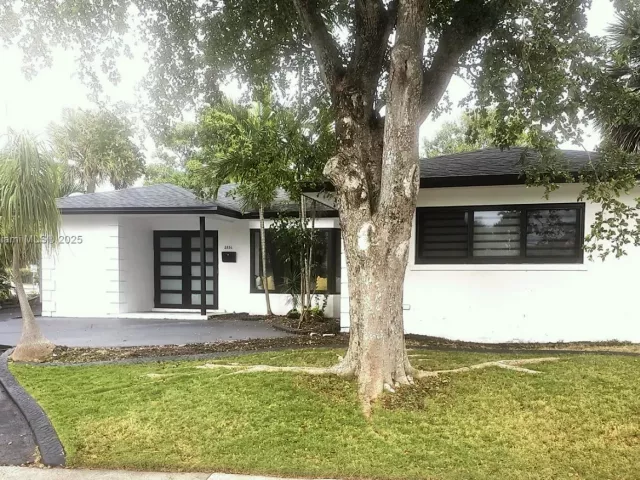 3-bedroom home for sale in Wilton Manors - 2856 NW 10th Ave - MondialRealty