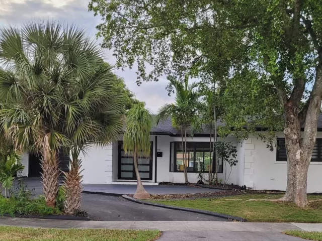 3-bedroom home for sale in Wilton Manors - 2856 NW 10th Ave - MondialRealty