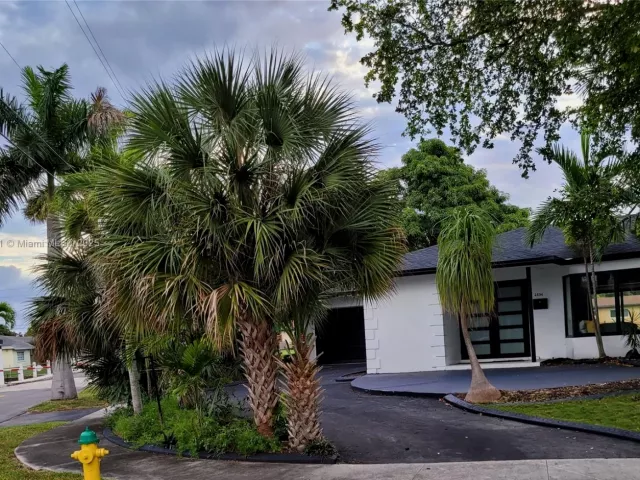 3-bedroom home for sale in Wilton Manors - 2856 NW 10th Ave - MondialRealty