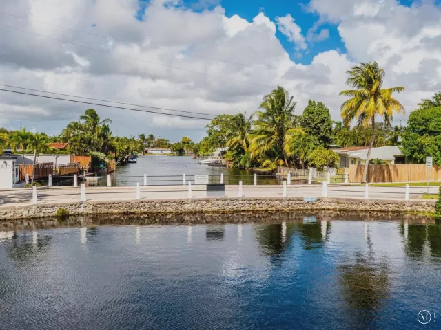 3-bedroom home for sale in Wilton Manors - 2856 NW 10th Ave - MondialRealty