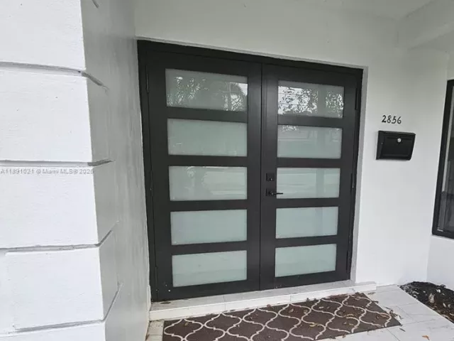 3-bedroom home for sale in Wilton Manors - 2856 NW 10th Ave - MondialRealty