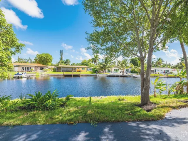 3-bedroom home for sale in Wilton Manors - 2856 NW 10th Ave - MondialRealty