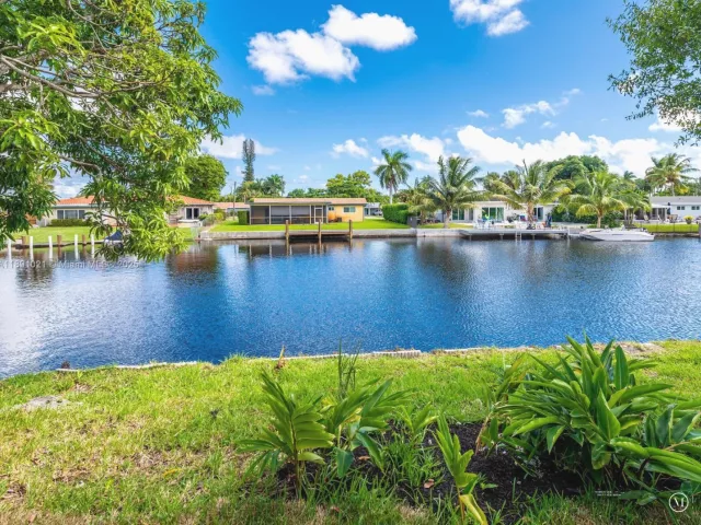 3-bedroom home for sale in Wilton Manors - 2856 NW 10th Ave - MondialRealty