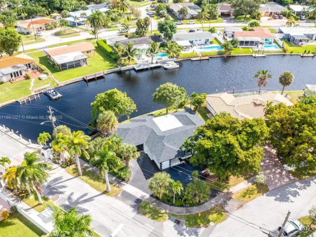 3-bedroom home for sale in Wilton Manors - 2856 NW 10th Ave - MondialRealty