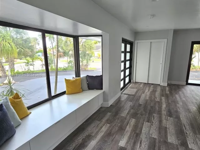 3-bedroom home for sale in Wilton Manors - 2856 NW 10th Ave - MondialRealty