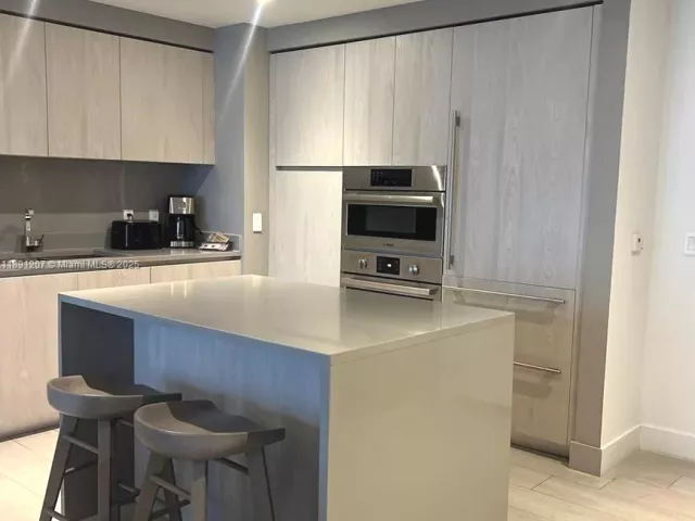 2-bedroom condo for sale in Hollywood - 4010 S Ocean Dr T3503 - MondialRealty