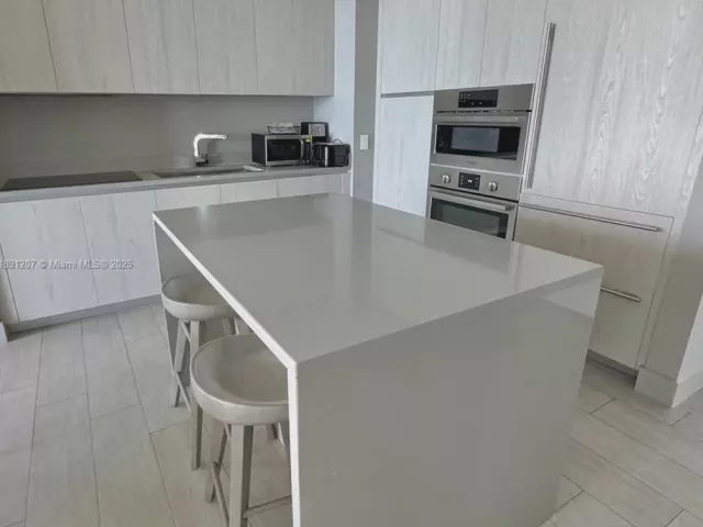 2-bedroom condo for sale in Hollywood - 4010 S Ocean Dr T3503 - MondialRealty