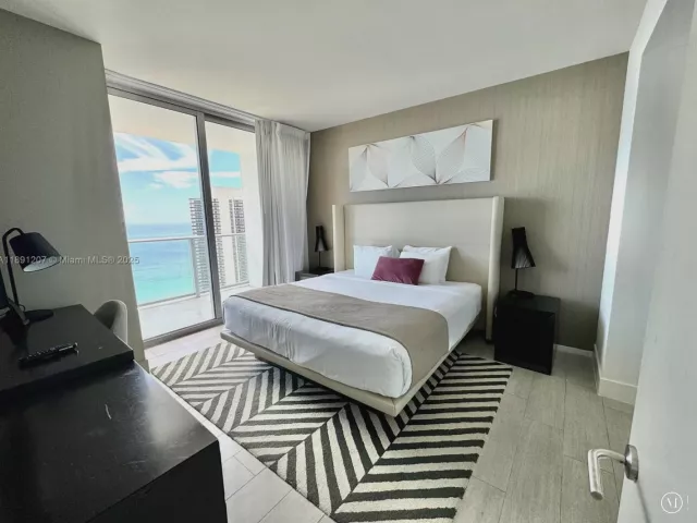 2-bedroom condo for sale in Hollywood - 4010 S Ocean Dr T3503 - MondialRealty