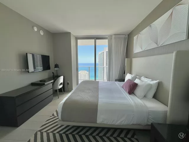 2-bedroom condo for sale in Hollywood - 4010 S Ocean Dr T3503 - MondialRealty