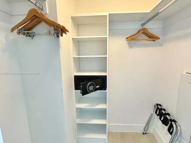 2-bedroom condo for sale in Hollywood - 4010 S Ocean Dr T3503 - MondialRealty