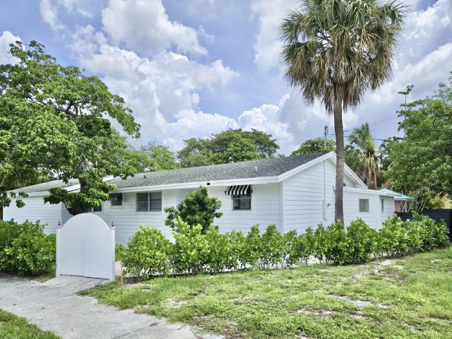 Home for rent at 917 Market Street - photo 6628526