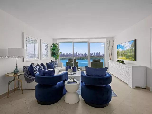 3-bedroom condo for rent in Miami Beach - 650 West Ave 1407 - MondialRealty