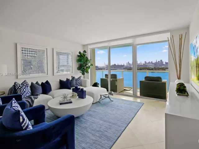 3-bedroom condo for rent in Miami Beach - 650 West Ave 1407 - MondialRealty