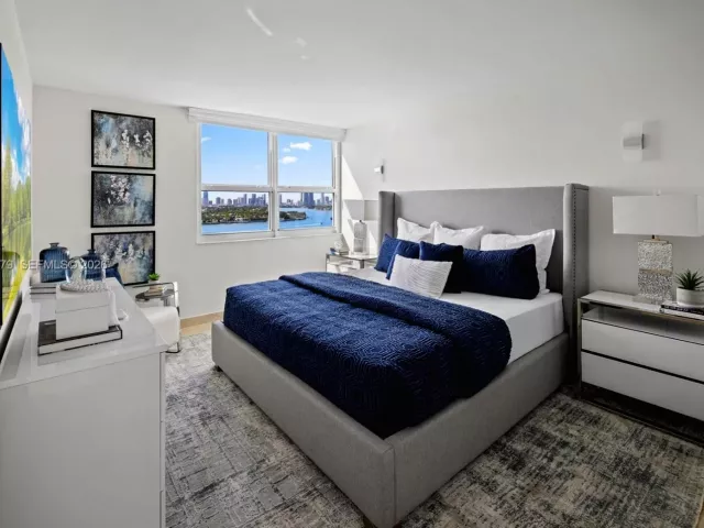 3-bedroom condo for rent in Miami Beach - 650 West Ave 1407 - MondialRealty