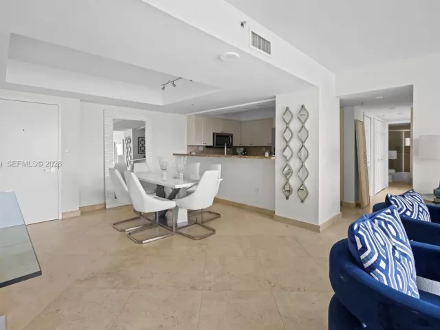 3-bedroom condo for rent in Miami Beach - 650 West Ave 1407 - MondialRealty