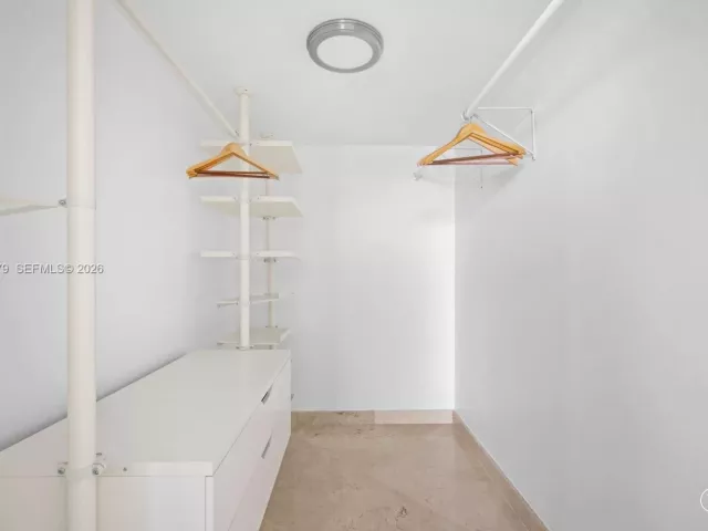 3-bedroom condo for rent in Miami Beach - 650 West Ave 1407 - MondialRealty