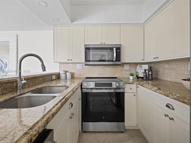 Apartment for rent  Unit #1407 - photo 6646072