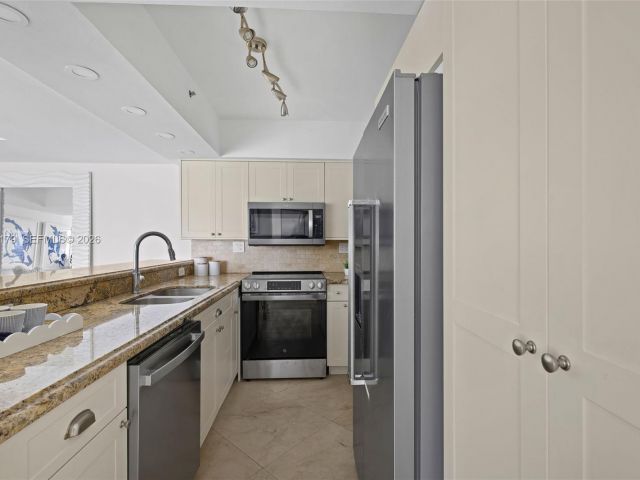 Apartment for rent  Unit #1407 - photo 6646073