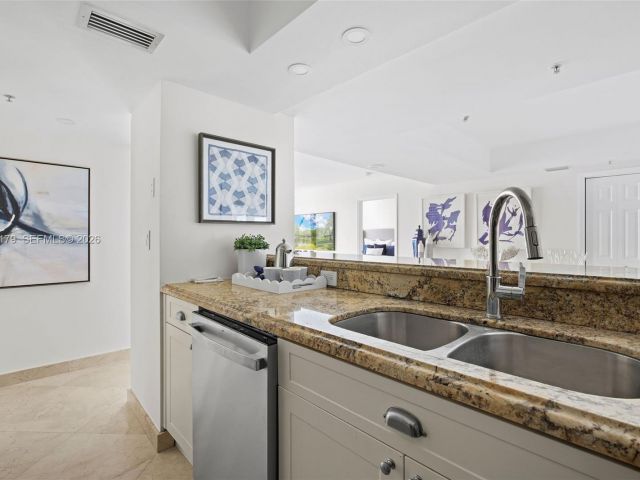 Apartment for rent  Unit #1407 - photo 6646074