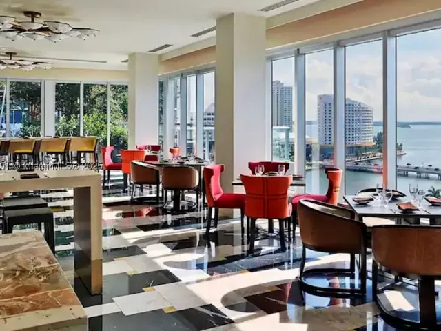 1-bedroom condo for sale in Miami - 495 Brickell Ave 3706 - MondialRealty