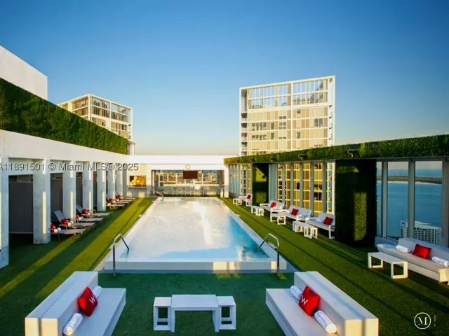 1-bedroom condo for sale in Miami - 495 Brickell Ave 3706 - MondialRealty