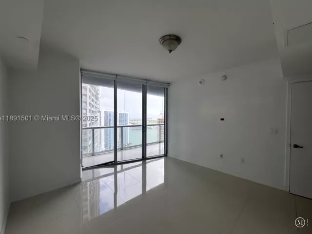 1-bedroom condo for sale in Miami - 495 Brickell Ave 3706 - MondialRealty
