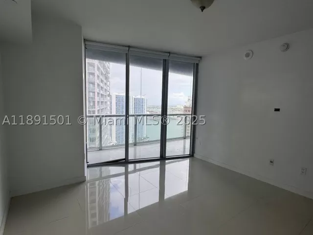 1-bedroom condo for sale in Miami - 495 Brickell Ave 3706 - MondialRealty