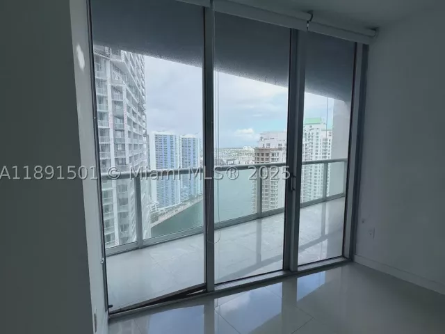 1-bedroom condo for sale in Miami - 495 Brickell Ave 3706 - MondialRealty