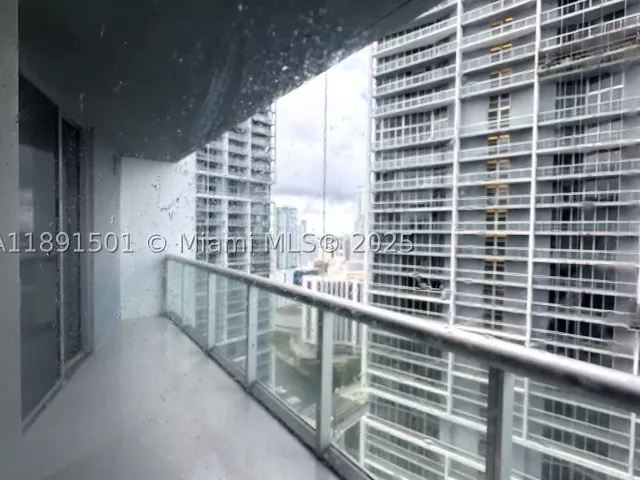 1-bedroom condo for sale in Miami - 495 Brickell Ave 3706 - MondialRealty