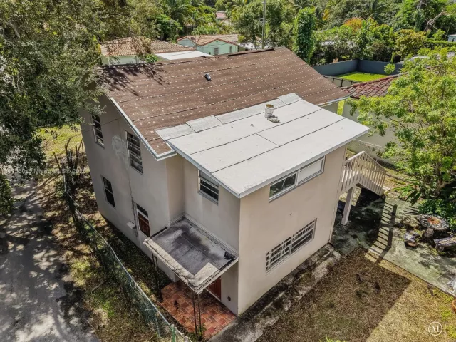 6-bedroom home for sale in Miami - 2100 SW 25th St - MondialRealty