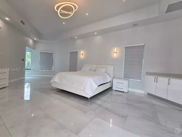 8-bedroom home for sale in Miami - 12175 SW 45th St - MondialRealty