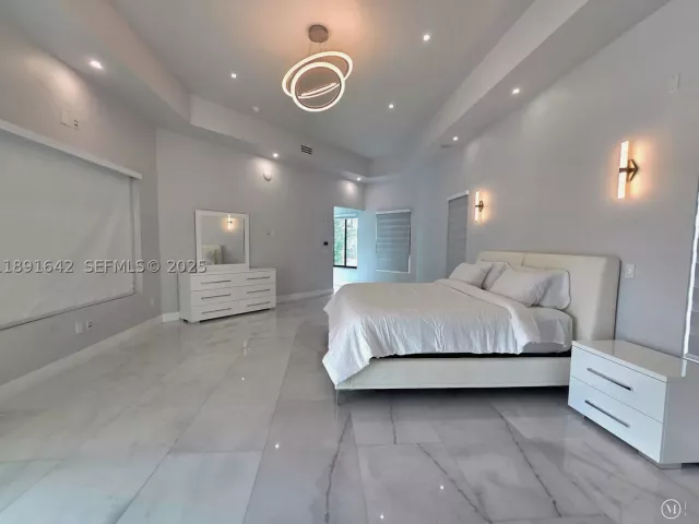 8-bedroom home for sale in Miami - 12175 SW 45th St - MondialRealty