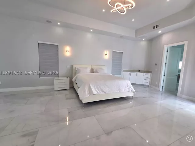 8-bedroom home for sale in Miami - 12175 SW 45th St - MondialRealty
