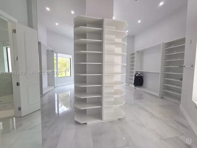 8-bedroom home for sale in Miami - 12175 SW 45th St - MondialRealty