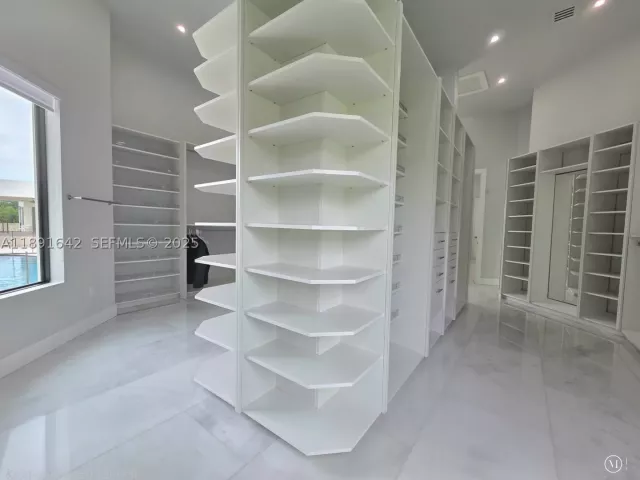 8-bedroom home for sale in Miami - 12175 SW 45th St - MondialRealty