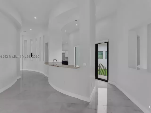 8-bedroom home for sale in Miami - 12175 SW 45th St - MondialRealty