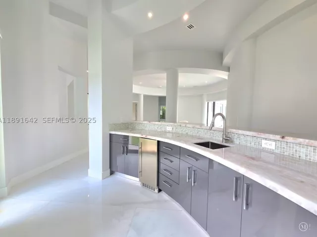 8-bedroom home for sale in Miami - 12175 SW 45th St - MondialRealty